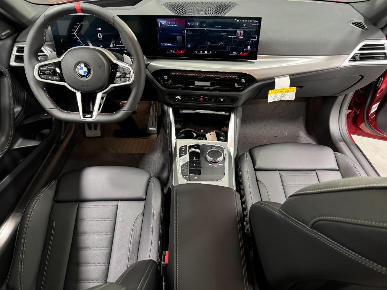 BMW 2 Series Vehicle Full-screen Gallery Image 12