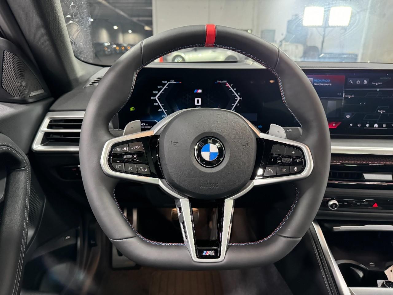 BMW 2 Series Vehicle Full-screen Gallery Image 13