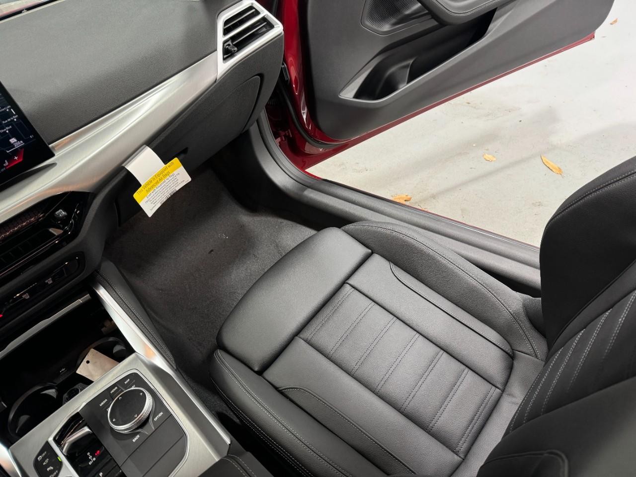 BMW 2 Series Vehicle Full-screen Gallery Image 16