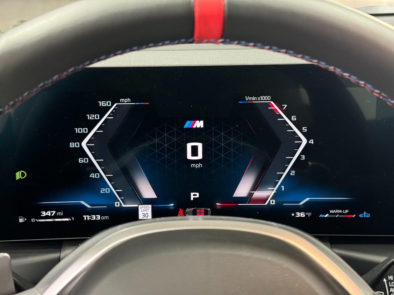 BMW 2 Series Vehicle Full-screen Gallery Image 32