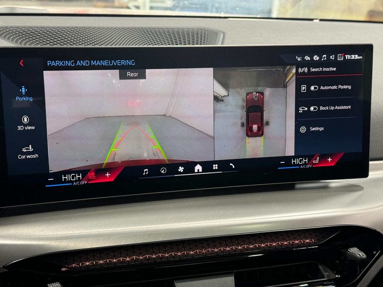 BMW 2 Series Vehicle Full-screen Gallery Image 33