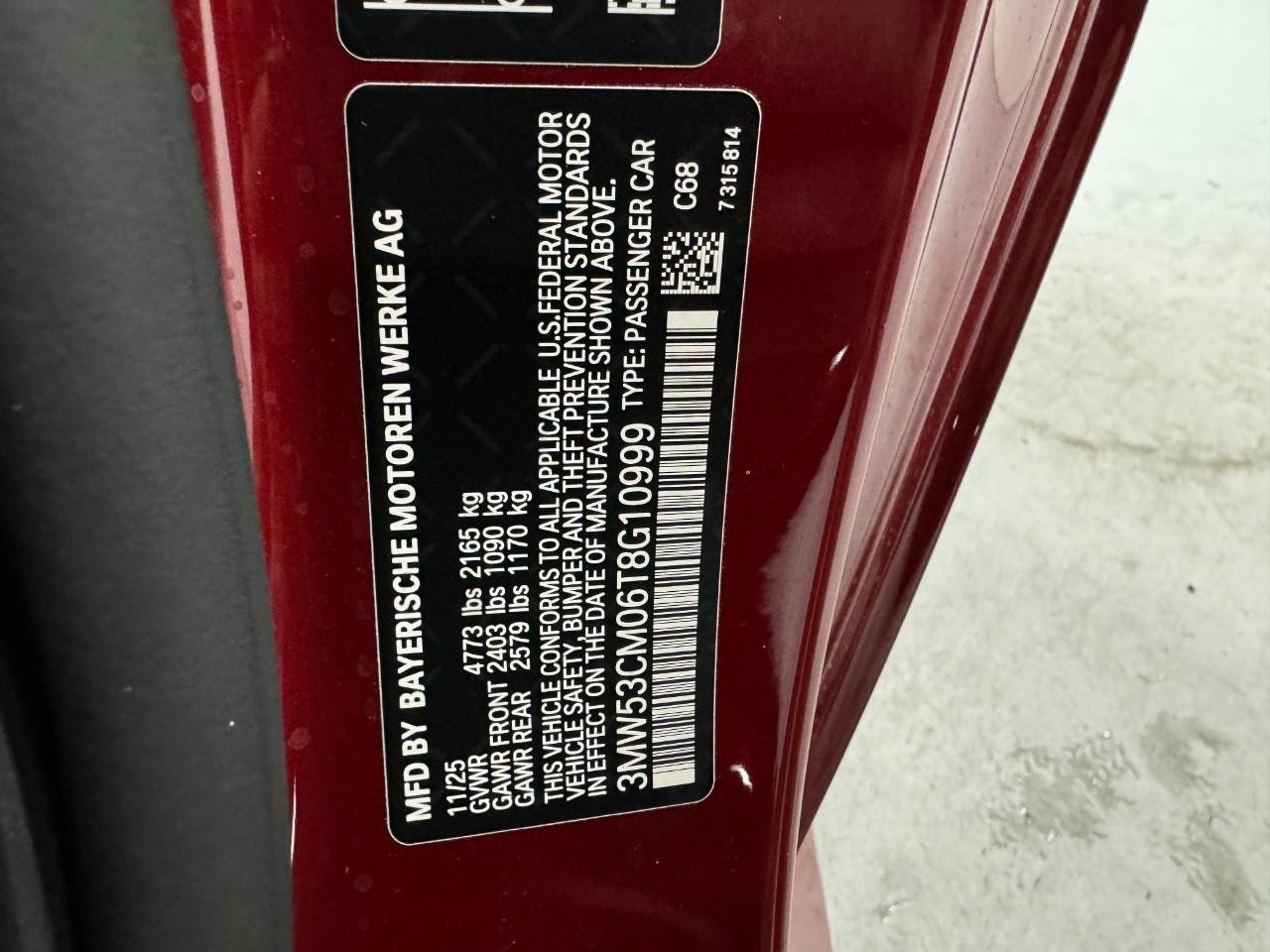 BMW 2 Series Vehicle Full-screen Gallery Image 34