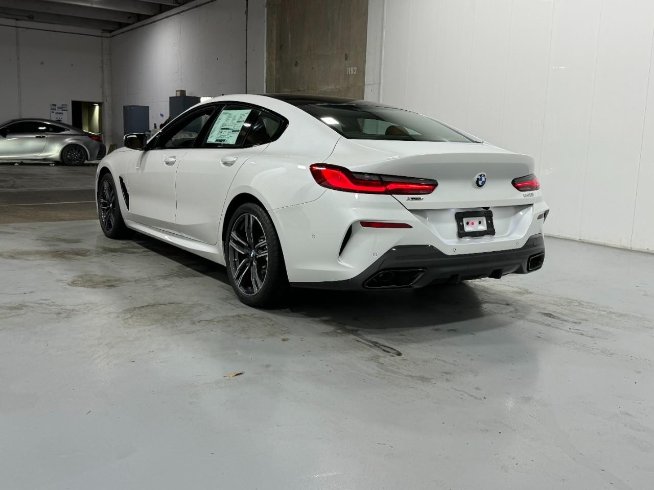 BMW 8 Series Vehicle Full-screen Gallery Image 3