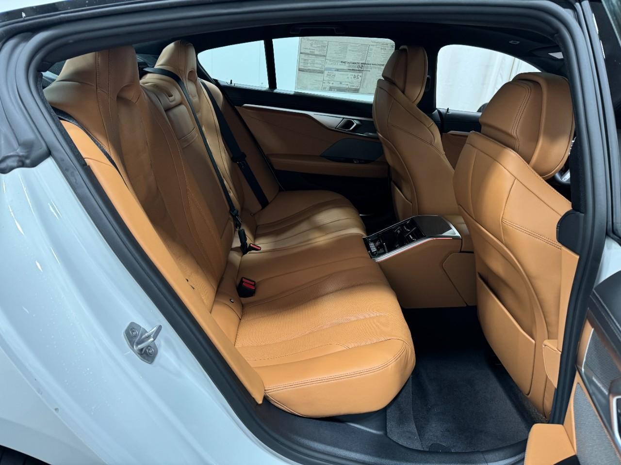 BMW 8 Series Vehicle Full-screen Gallery Image 10