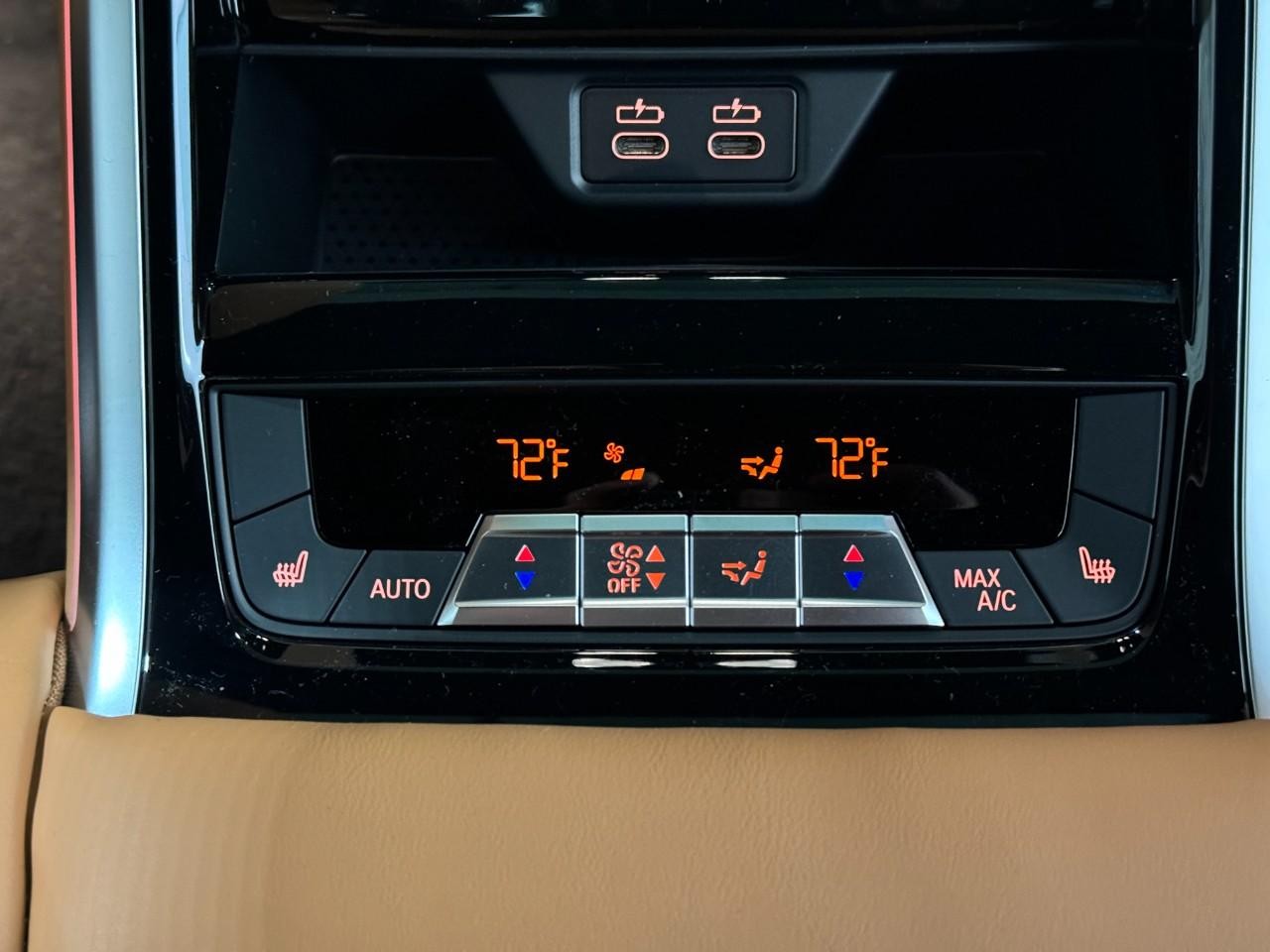 BMW 8 Series Vehicle Full-screen Gallery Image 11