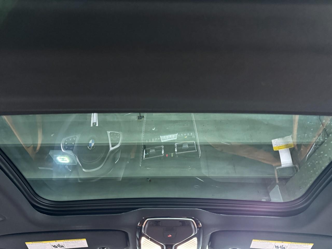 BMW 8 Series Vehicle Full-screen Gallery Image 12