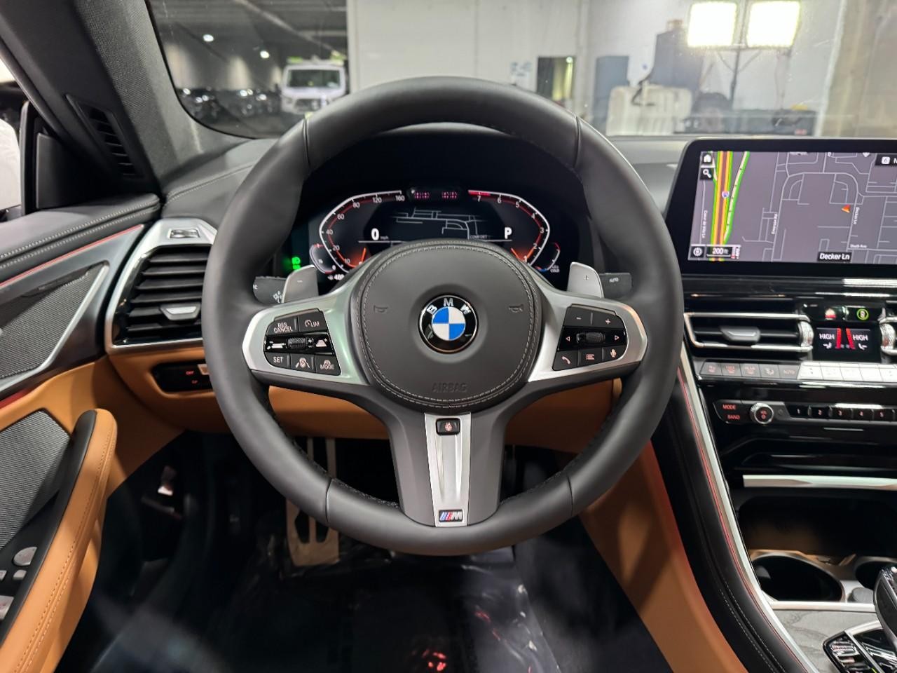 BMW 8 Series Vehicle Full-screen Gallery Image 14