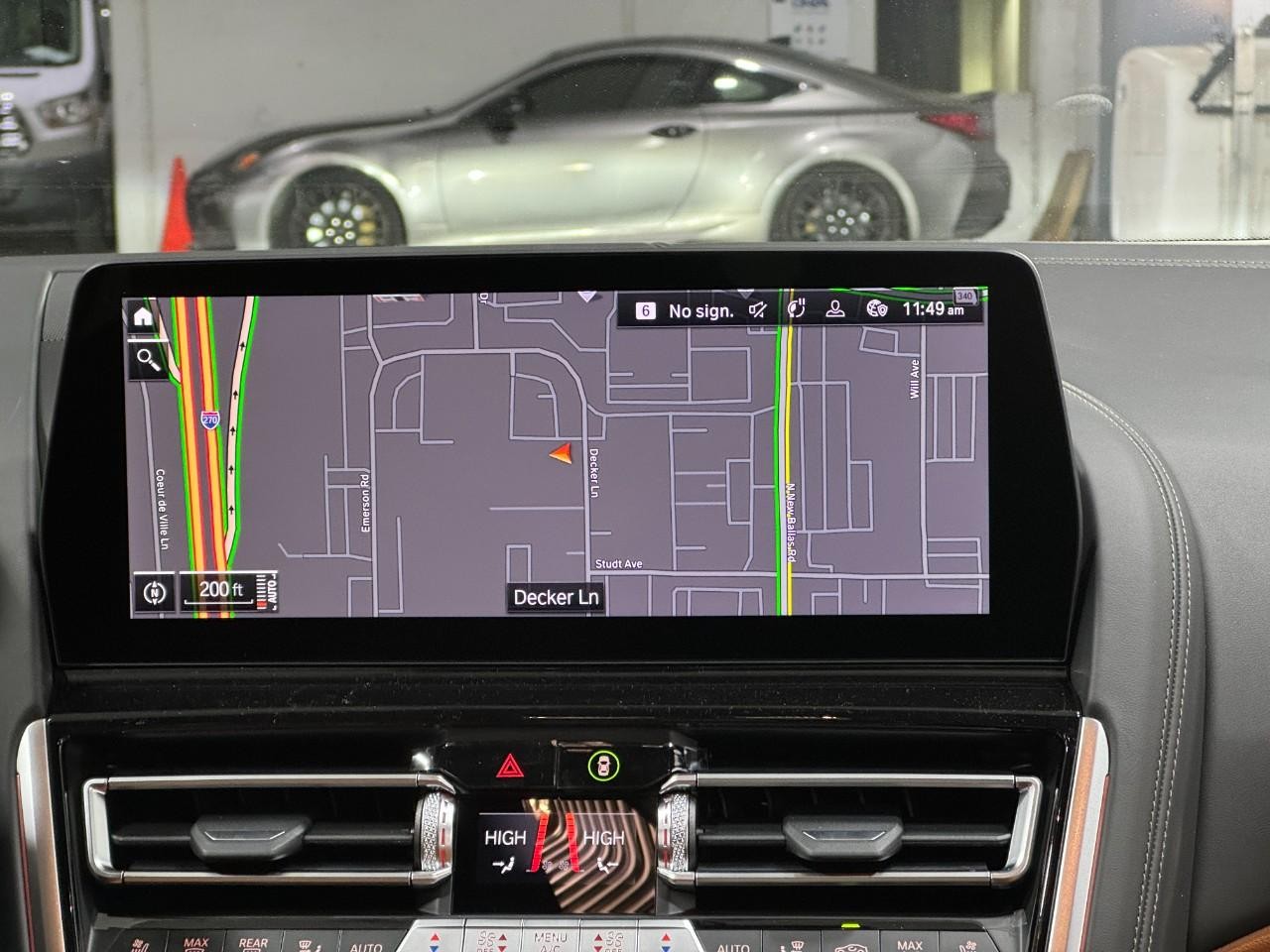 BMW 8 Series Vehicle Full-screen Gallery Image 15