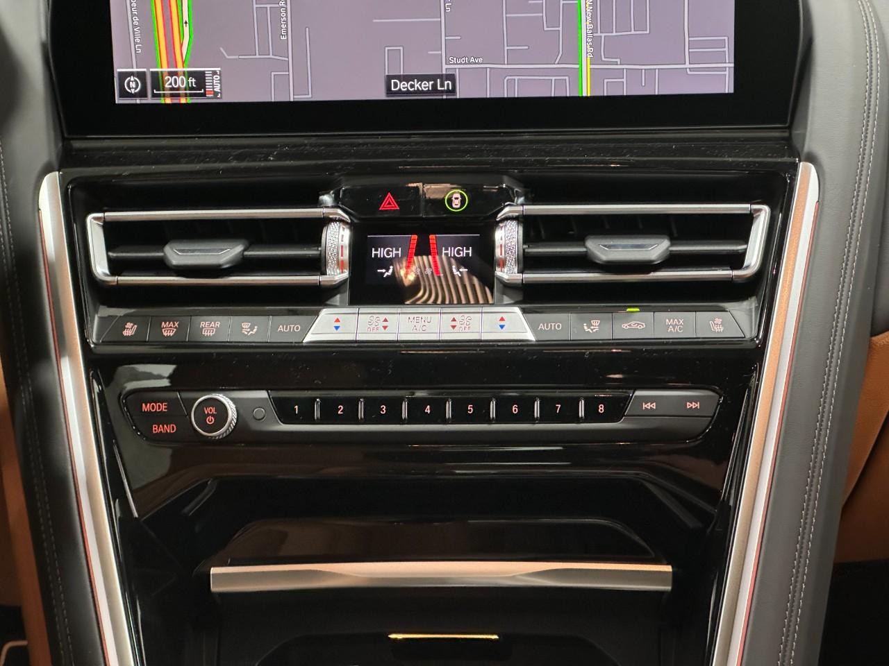 BMW 8 Series Vehicle Full-screen Gallery Image 16