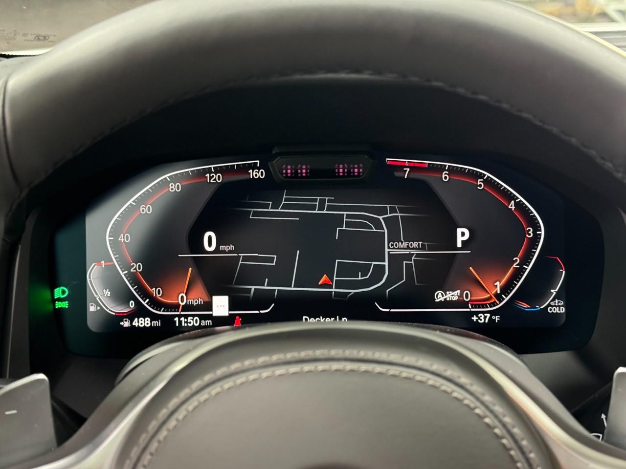 BMW 8 Series Vehicle Full-screen Gallery Image 35