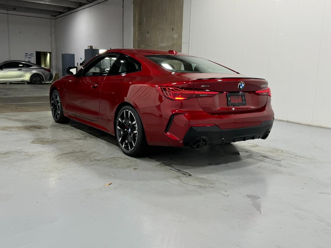 BMW 4 Series Vehicle Full-screen Gallery Image 3