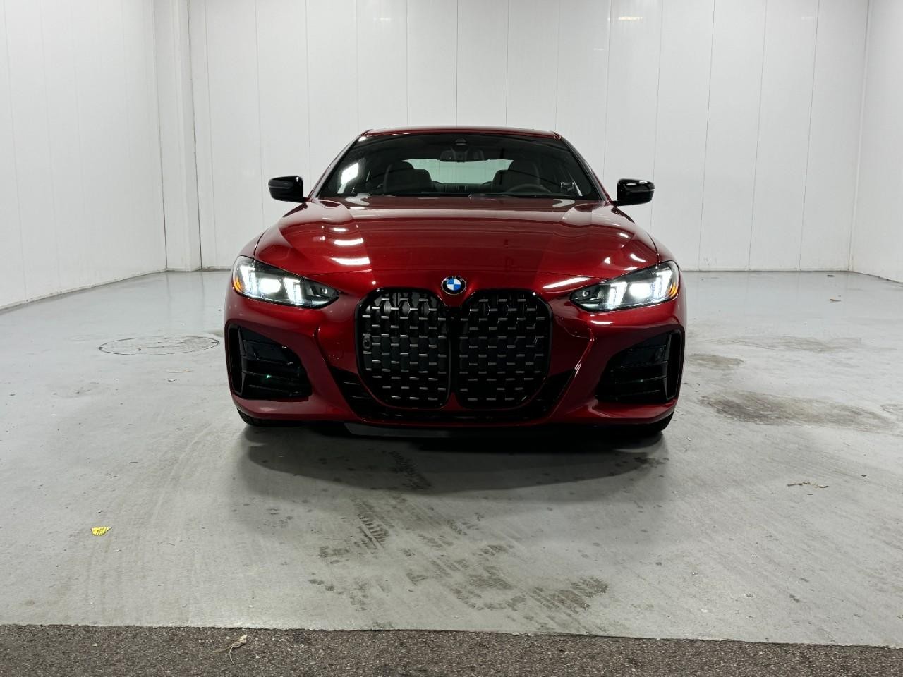 BMW 4 Series Vehicle Full-screen Gallery Image 7