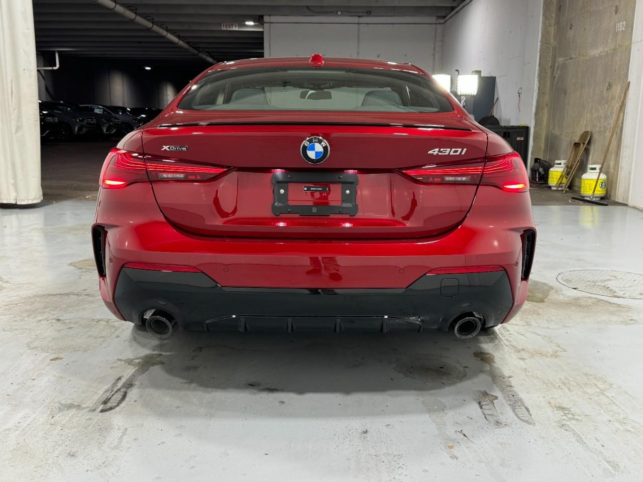 BMW 4 Series Vehicle Full-screen Gallery Image 9