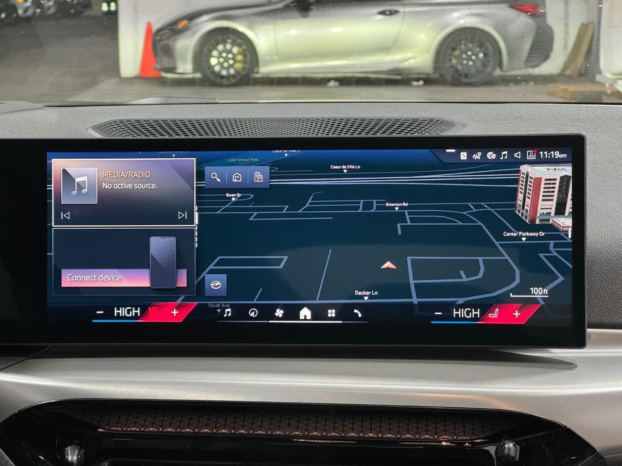 BMW 4 Series Vehicle Full-screen Gallery Image 14