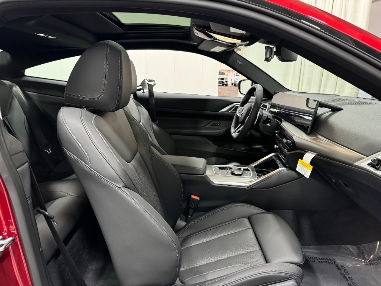 BMW 4 Series Vehicle Full-screen Gallery Image 17