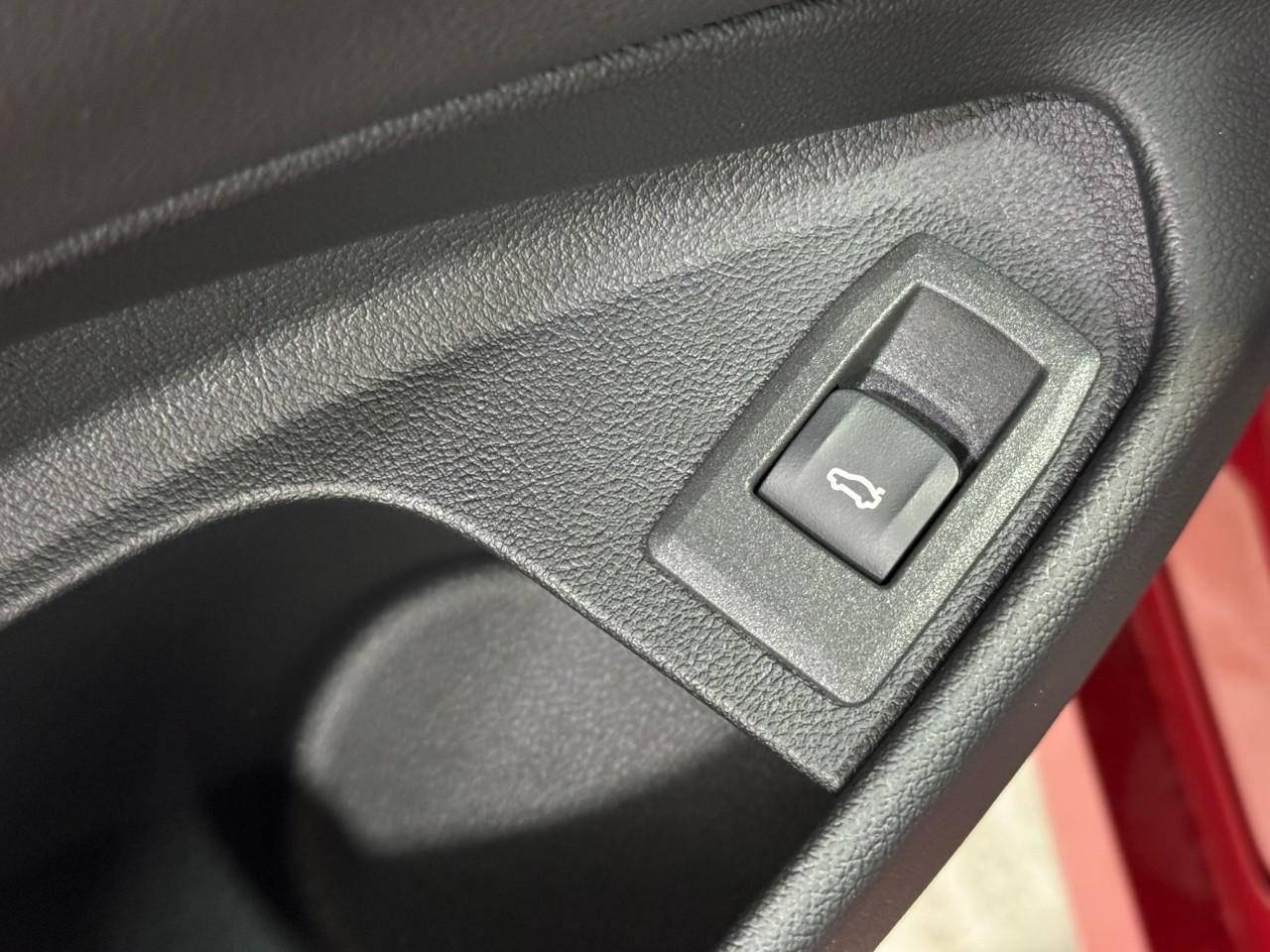 BMW 4 Series Vehicle Full-screen Gallery Image 26