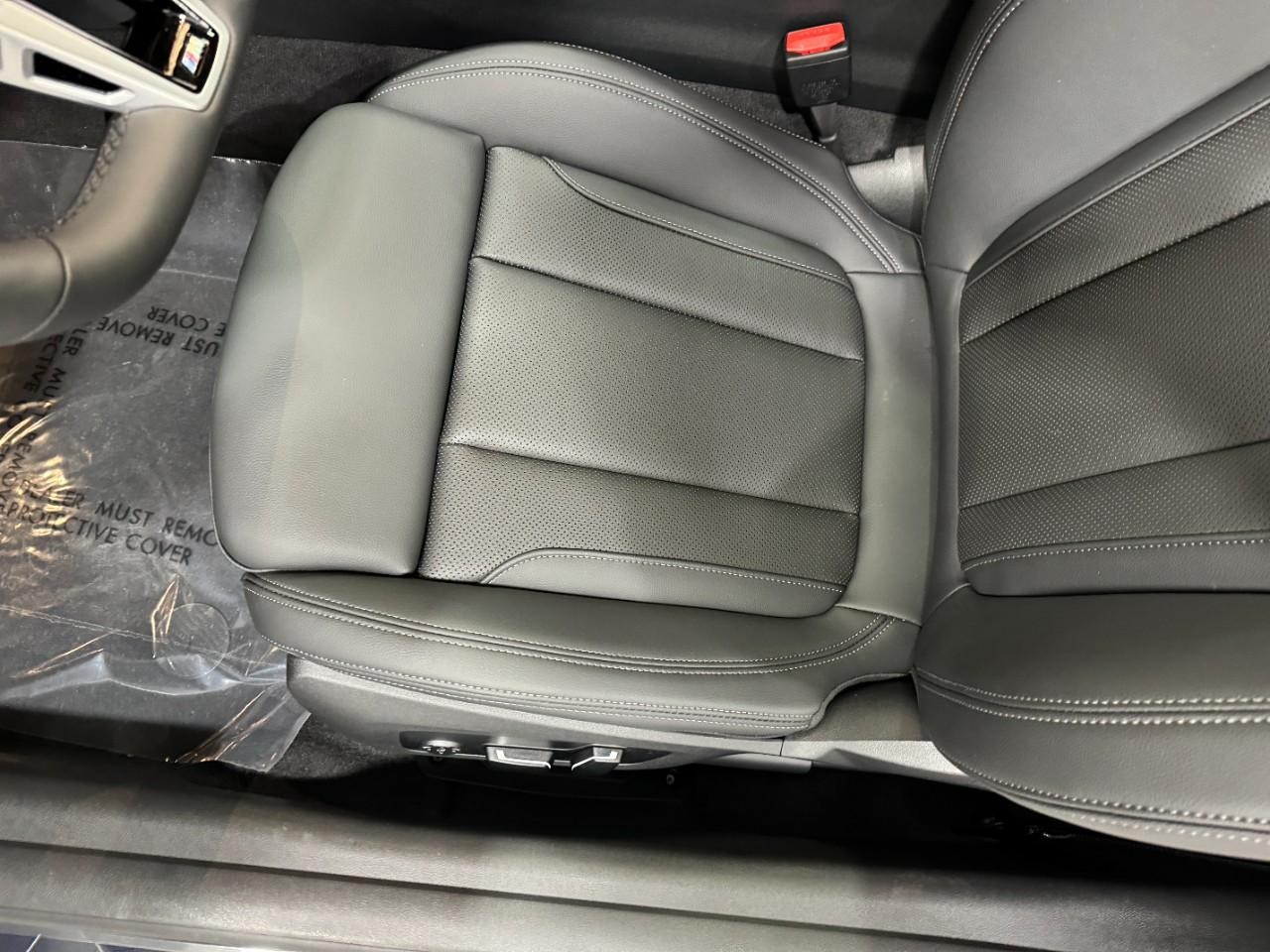 BMW 4 Series Vehicle Full-screen Gallery Image 28