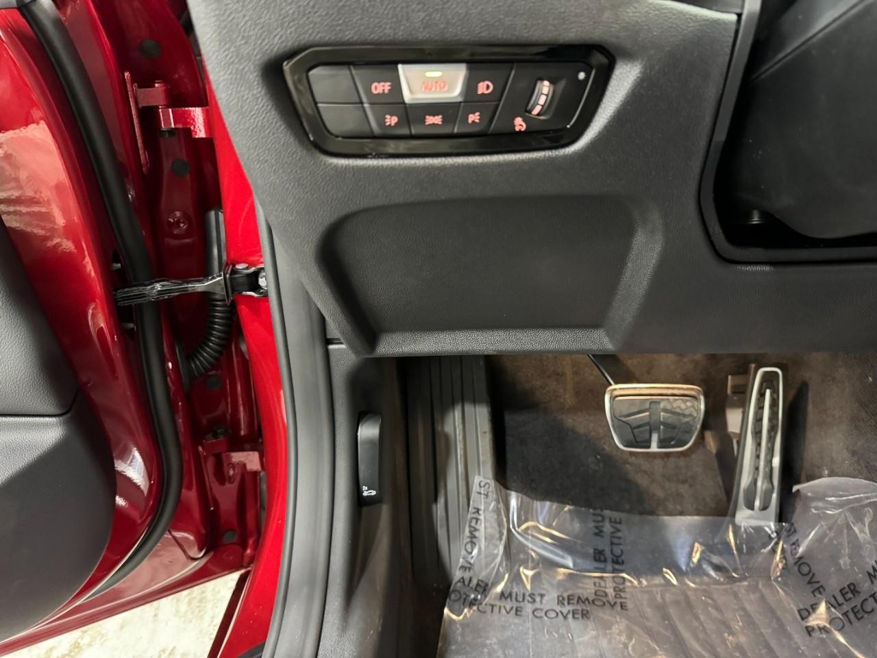 BMW 4 Series Vehicle Full-screen Gallery Image 30