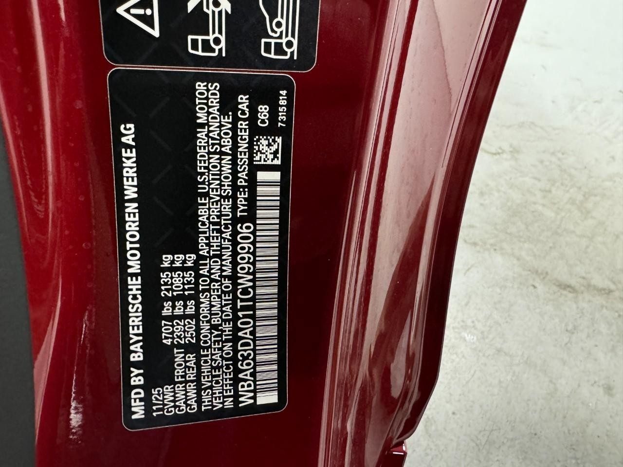 BMW 4 Series Vehicle Full-screen Gallery Image 35