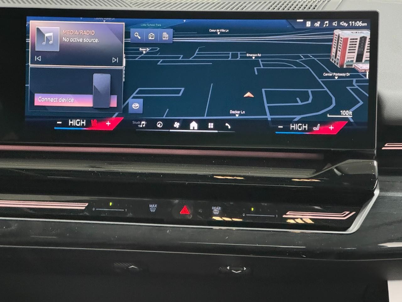 BMW 5 Series Vehicle Full-screen Gallery Image 14