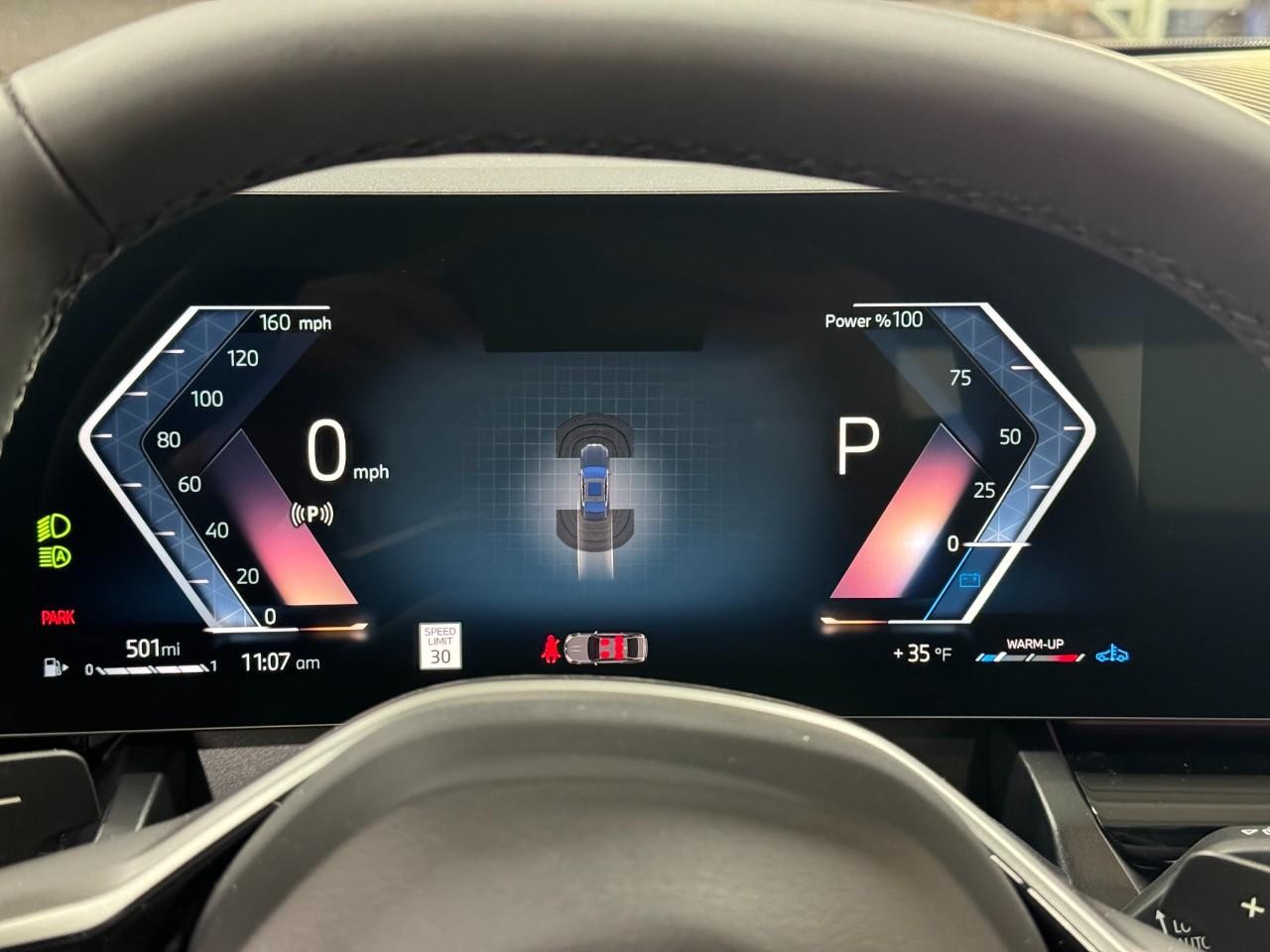 BMW 5 Series Vehicle Full-screen Gallery Image 31