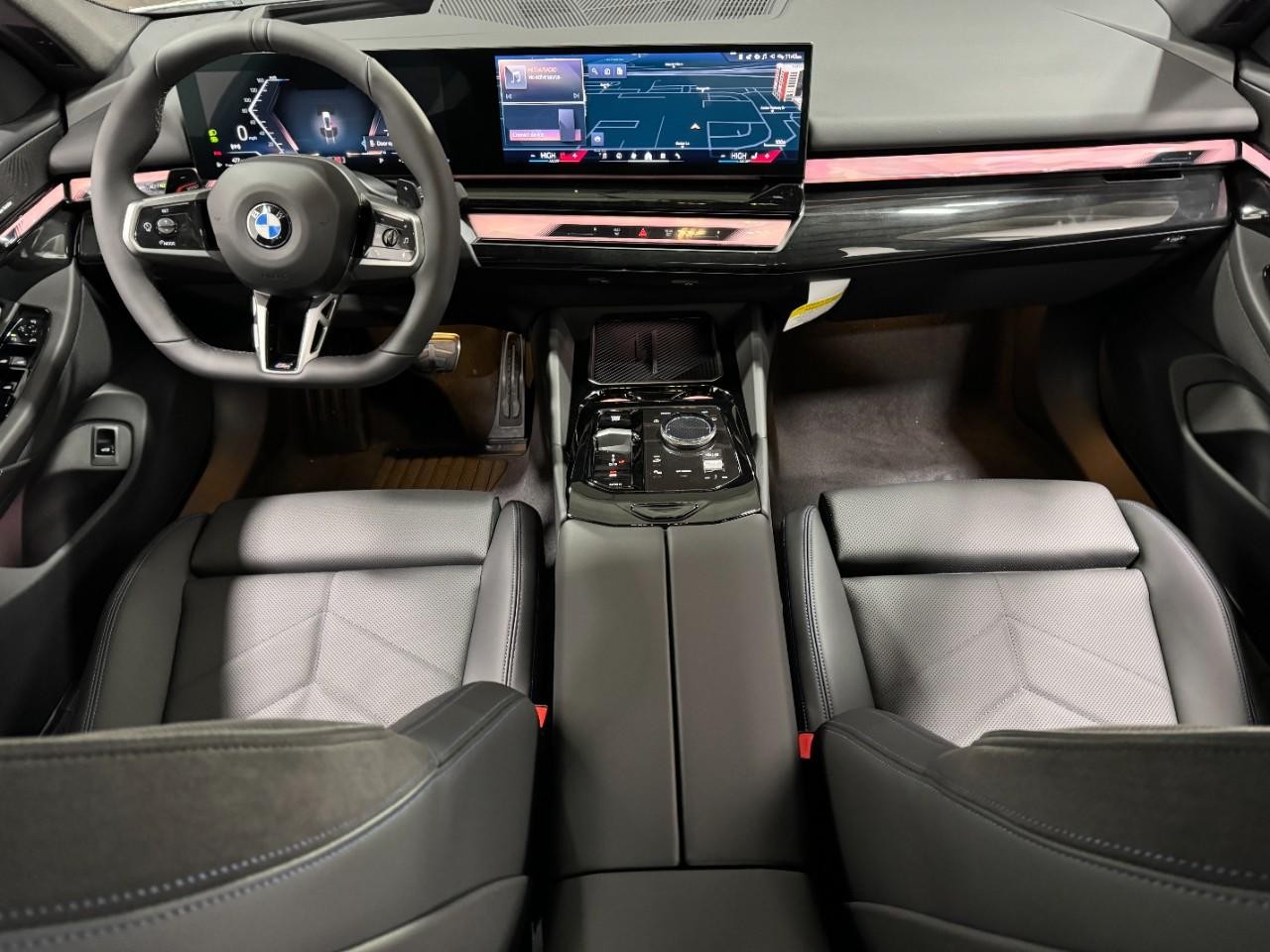 BMW 5 Series Vehicle Full-screen Gallery Image 13