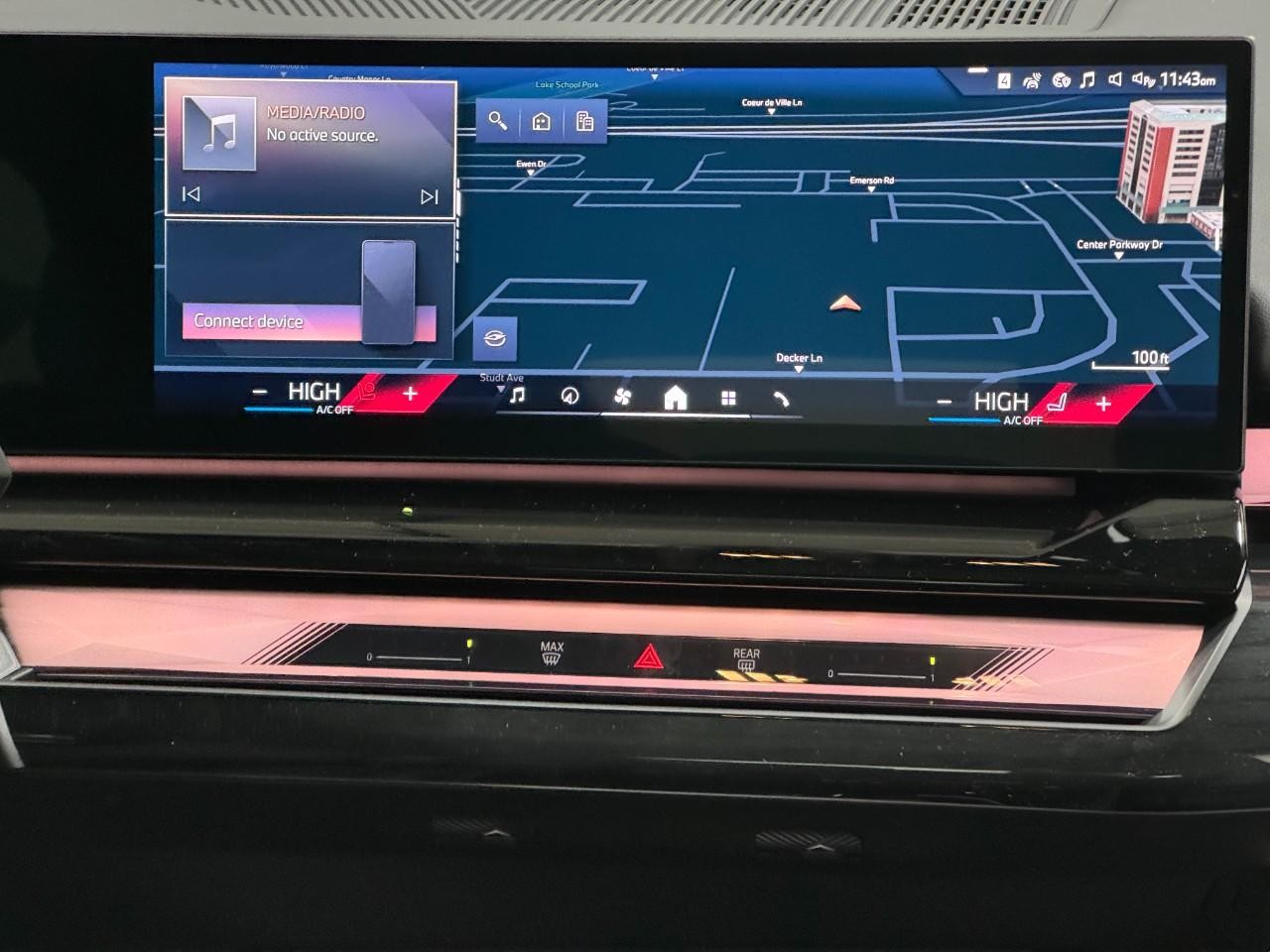 BMW 5 Series Vehicle Full-screen Gallery Image 15