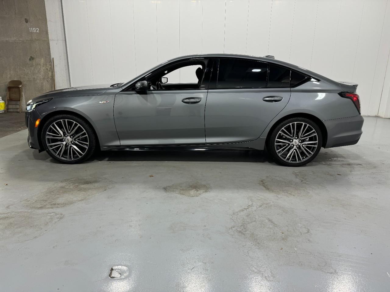 Cadillac CT5 Vehicle Full-screen Gallery Image 2