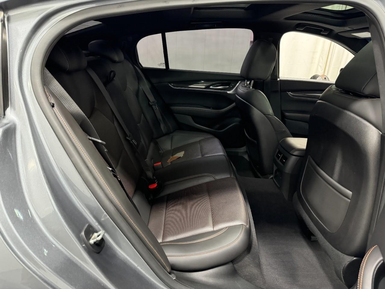 Cadillac CT5 Vehicle Full-screen Gallery Image 10