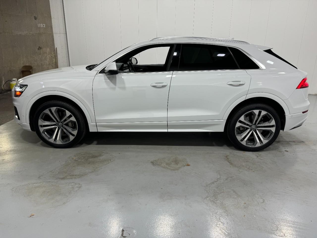 Audi Q8 Vehicle Full-screen Gallery Image 02