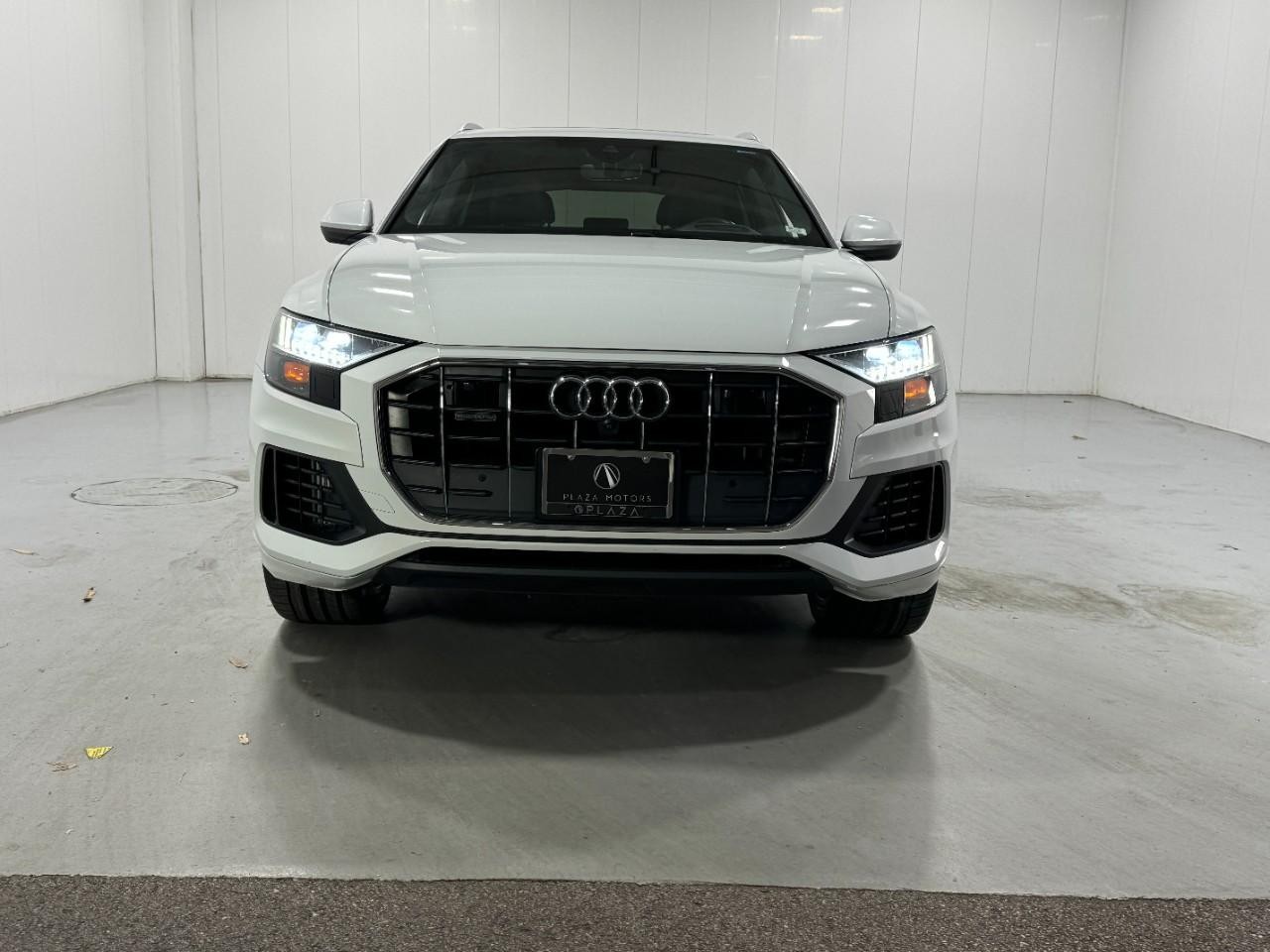 Audi Q8 Vehicle Full-screen Gallery Image 07