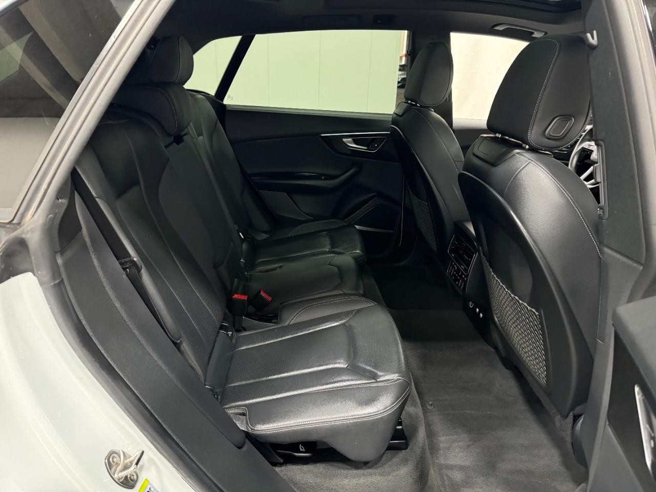 Audi Q8 Vehicle Full-screen Gallery Image 10