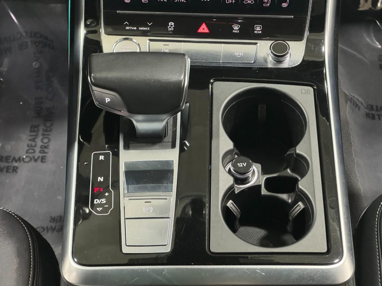 Audi Q8 Vehicle Full-screen Gallery Image 17