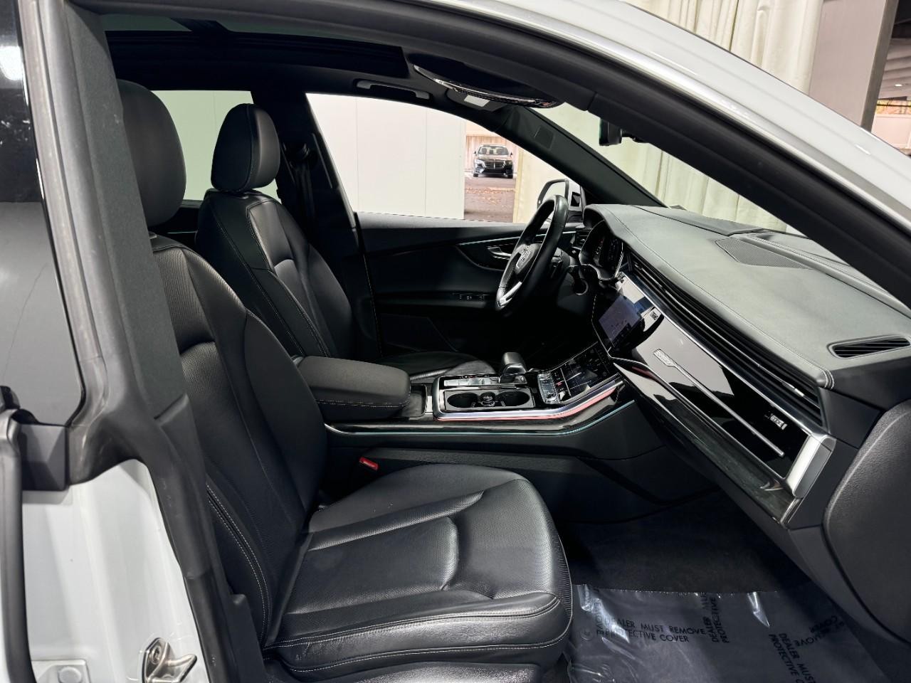 Audi Q8 Vehicle Full-screen Gallery Image 19