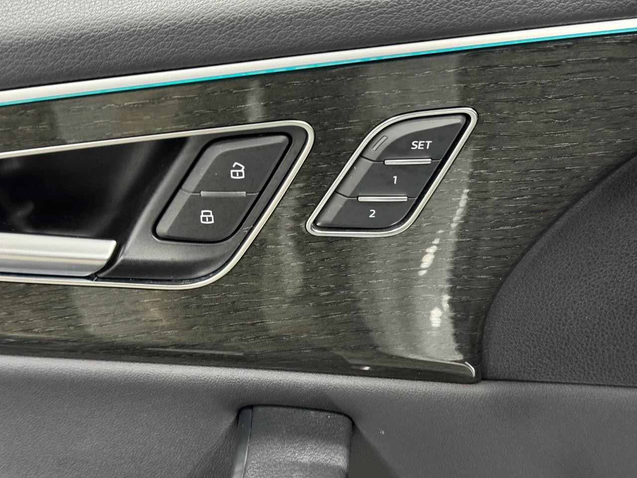 Audi Q8 Vehicle Full-screen Gallery Image 24