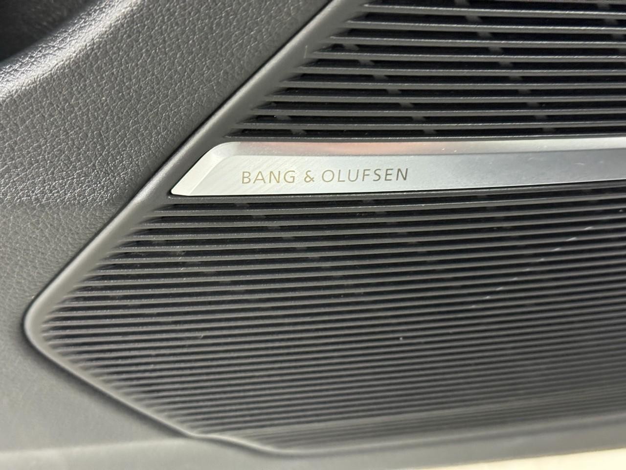 Audi Q8 Vehicle Full-screen Gallery Image 27