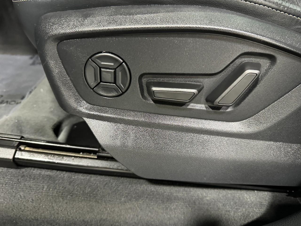 Audi Q8 Vehicle Full-screen Gallery Image 30