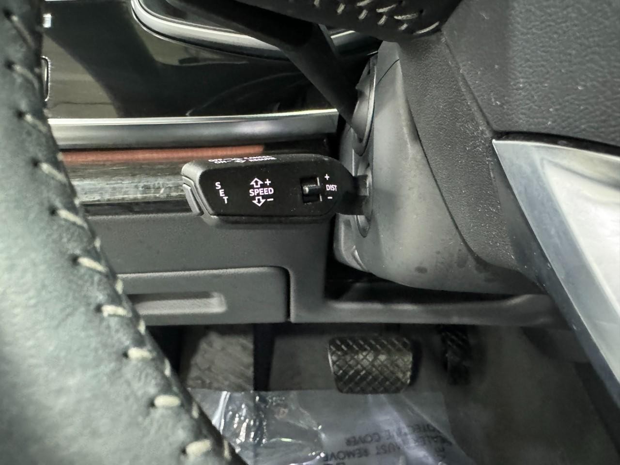 Audi Q8 Vehicle Full-screen Gallery Image 32