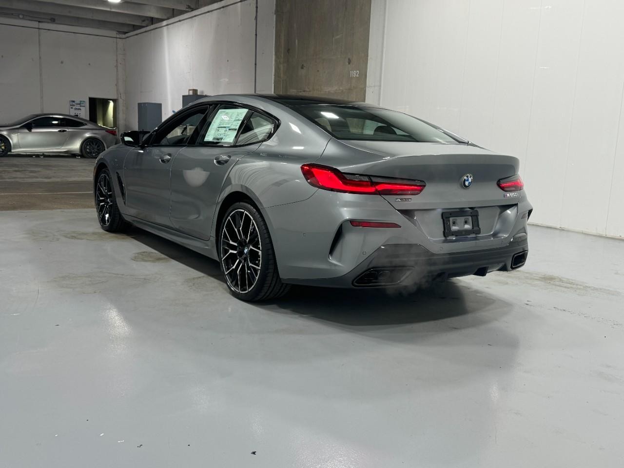 BMW 8 Series Vehicle Full-screen Gallery Image 3