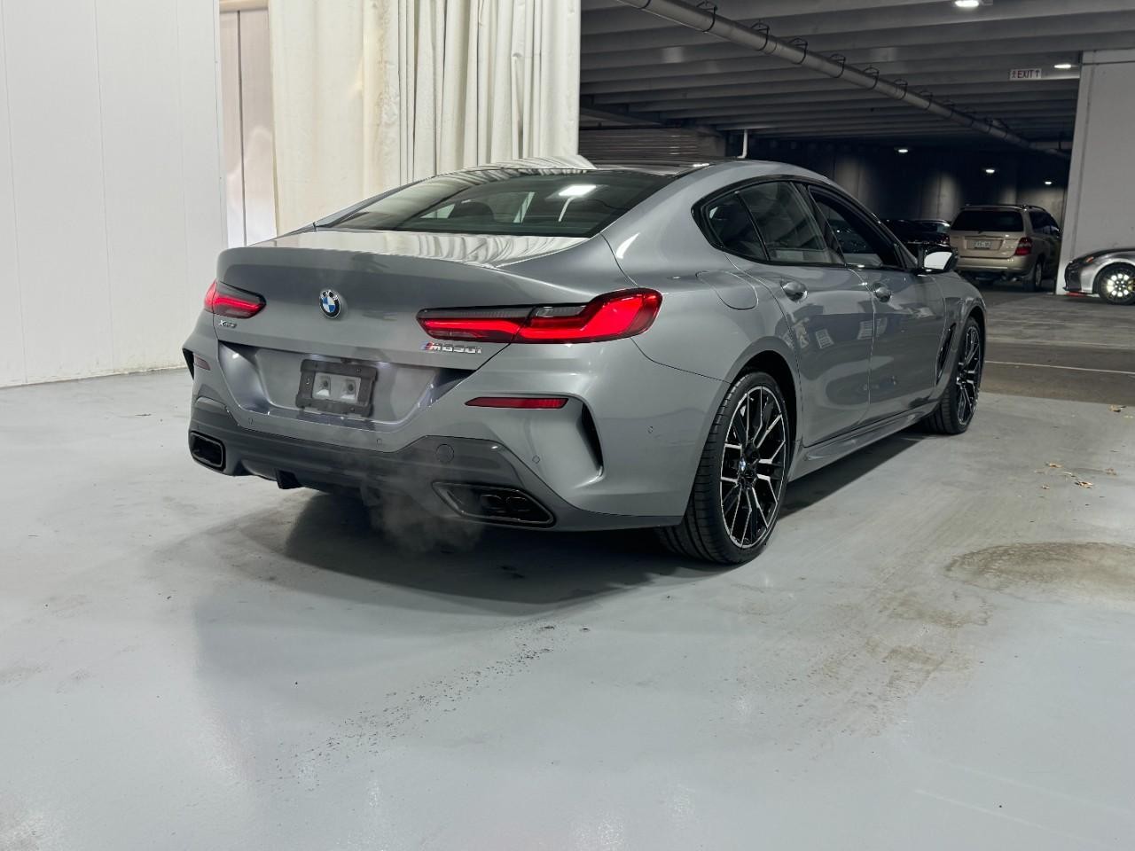 BMW 8 Series Vehicle Full-screen Gallery Image 4