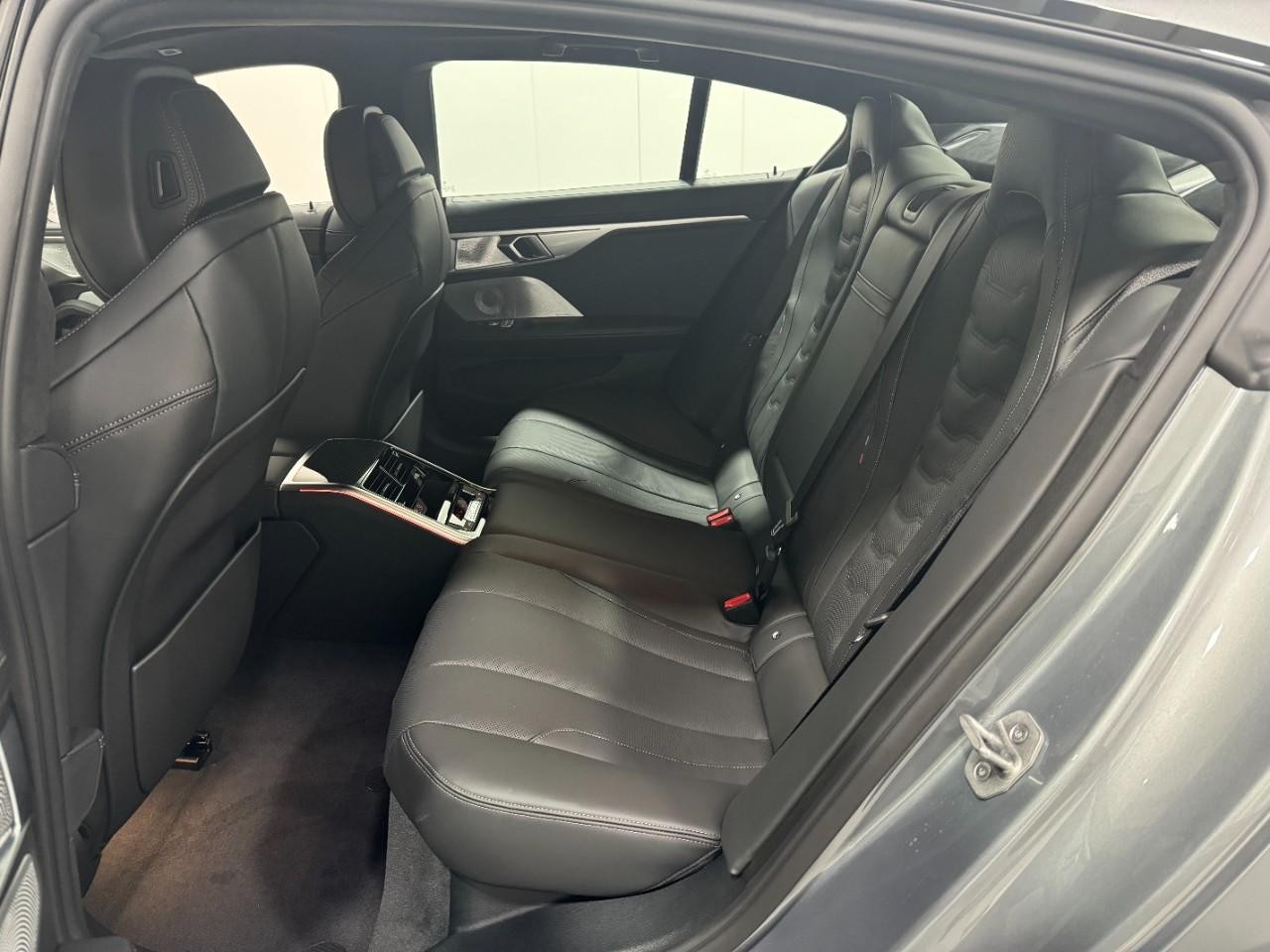 BMW 8 Series Vehicle Full-screen Gallery Image 8