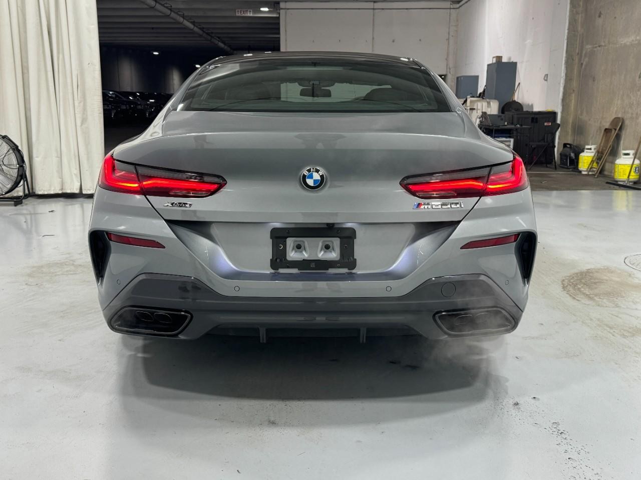 BMW 8 Series Vehicle Full-screen Gallery Image 9