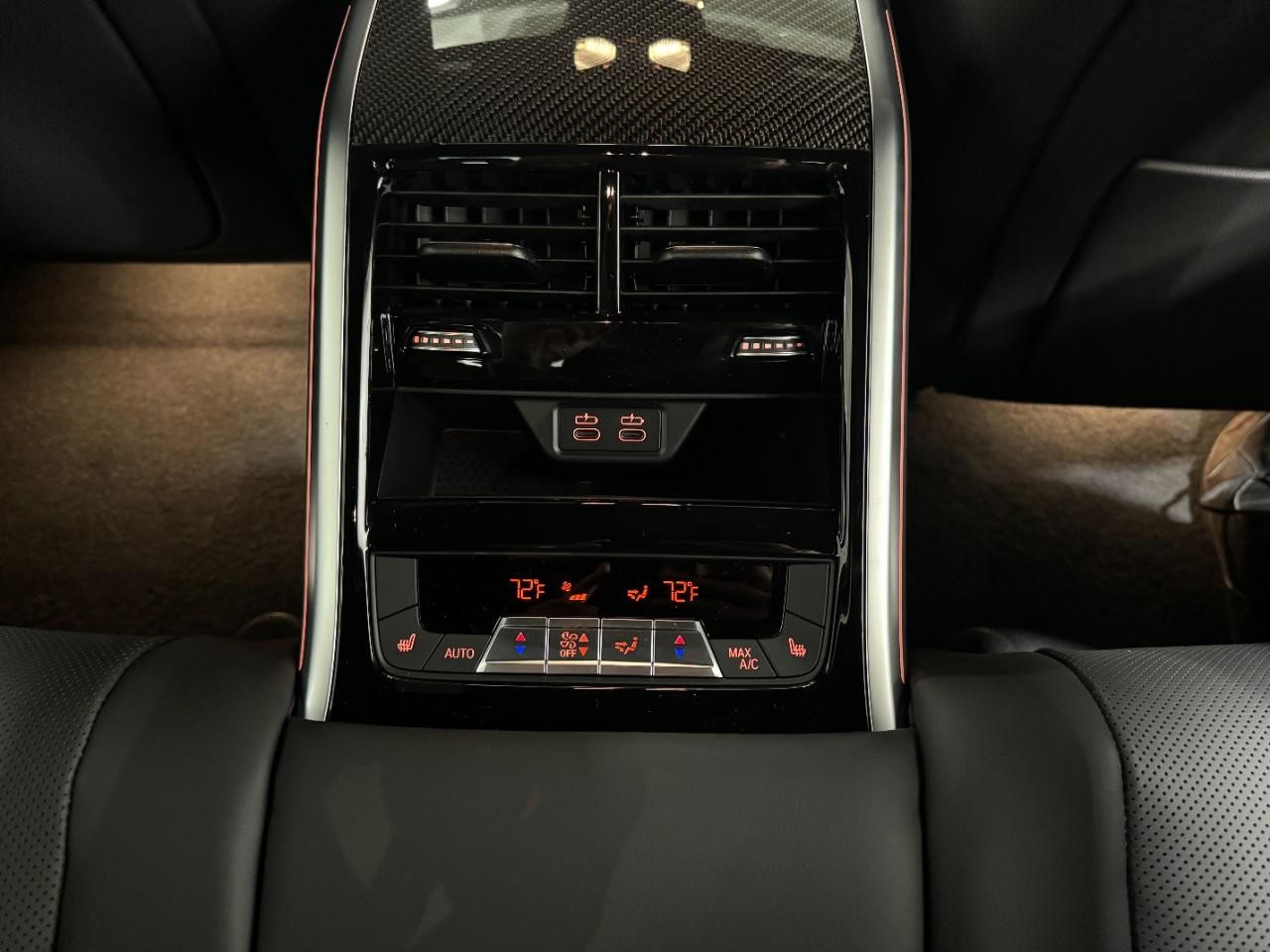 BMW 8 Series Vehicle Full-screen Gallery Image 11