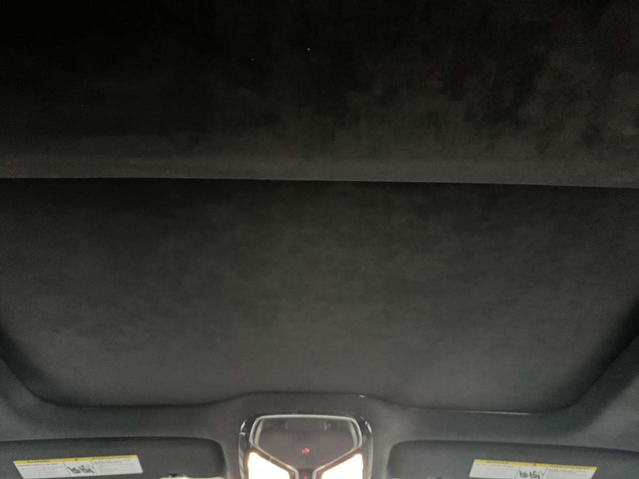 BMW 8 Series Vehicle Full-screen Gallery Image 12