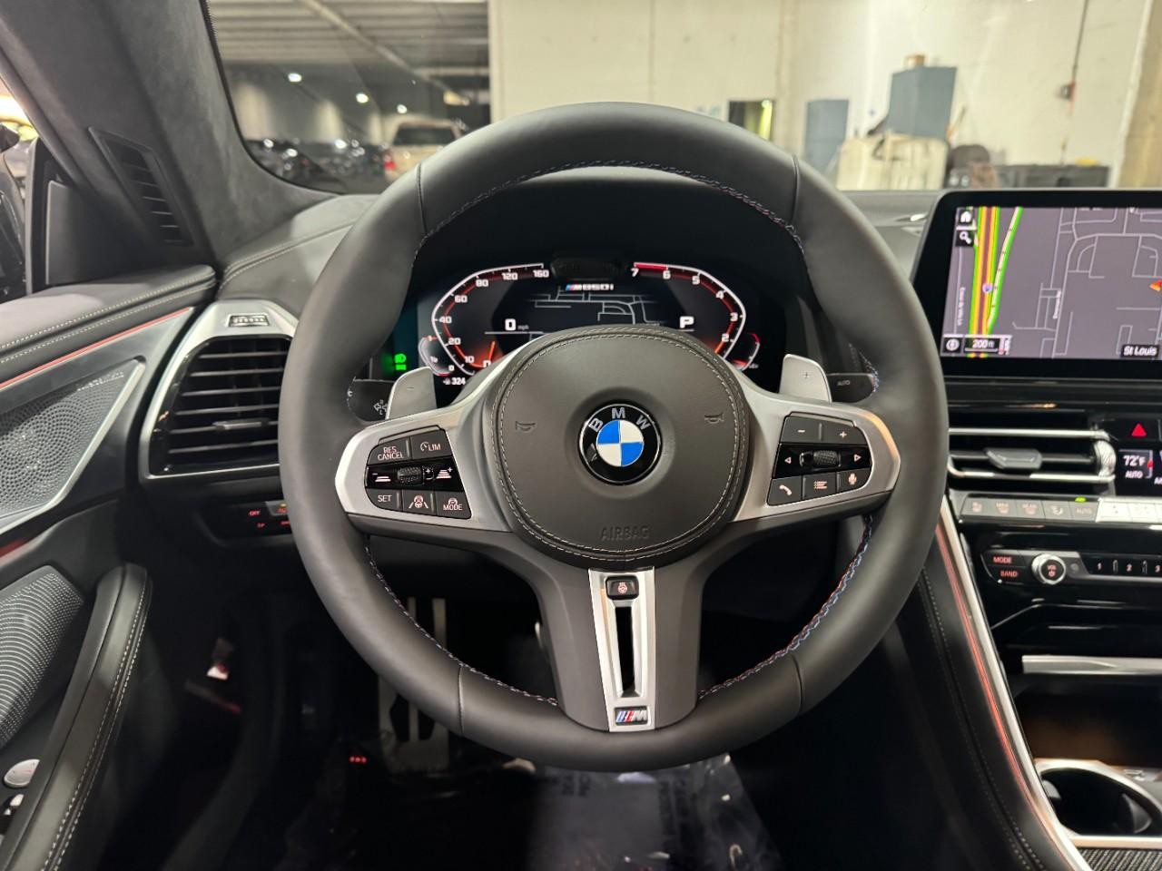 BMW 8 Series Vehicle Full-screen Gallery Image 14