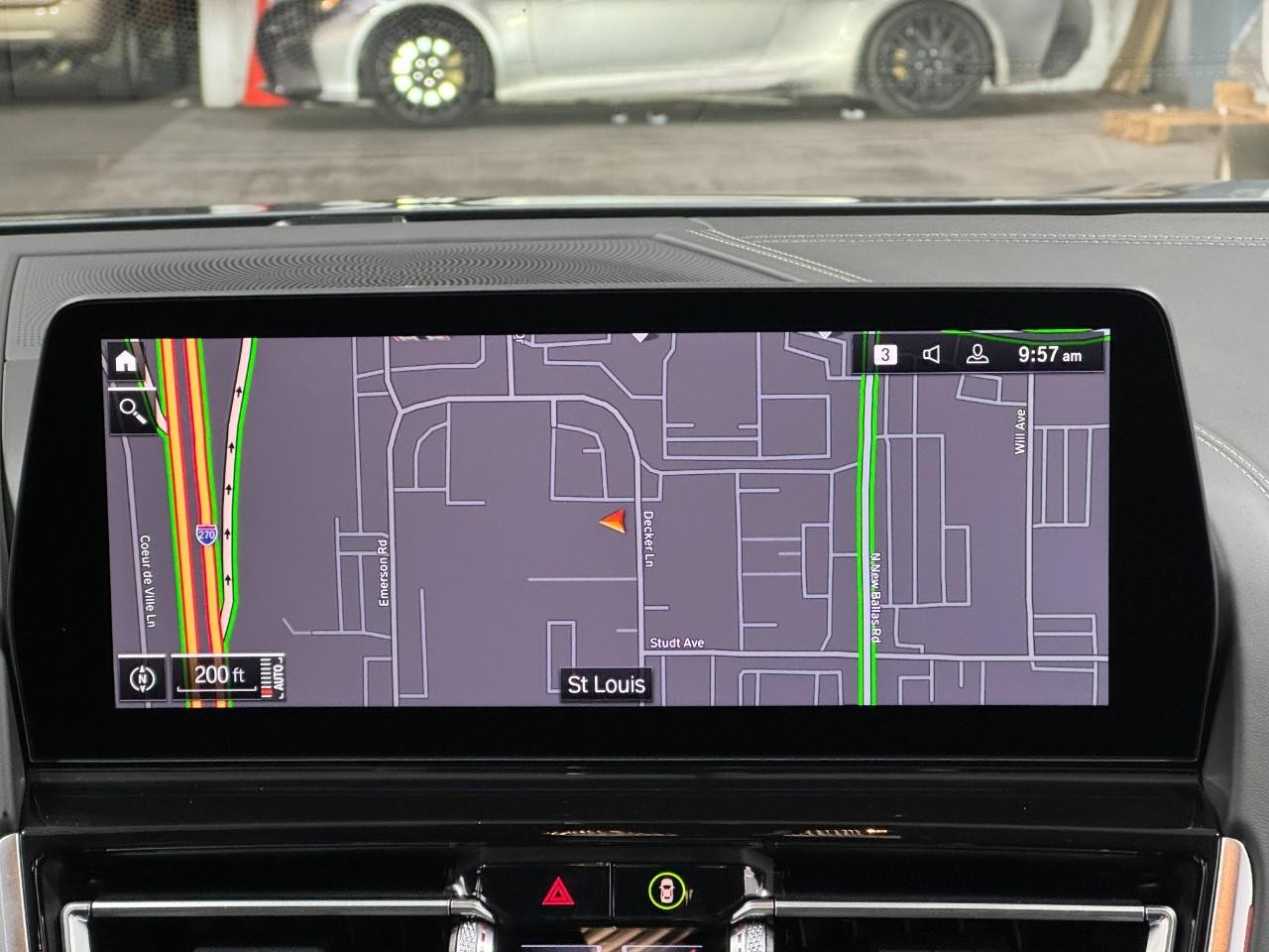 BMW 8 Series Vehicle Full-screen Gallery Image 15