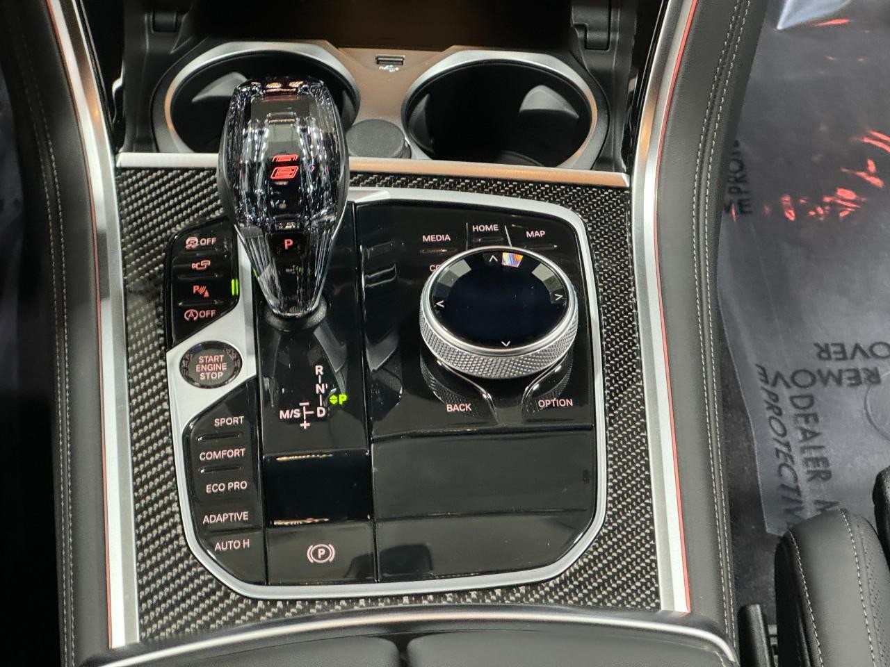 BMW 8 Series Vehicle Full-screen Gallery Image 17