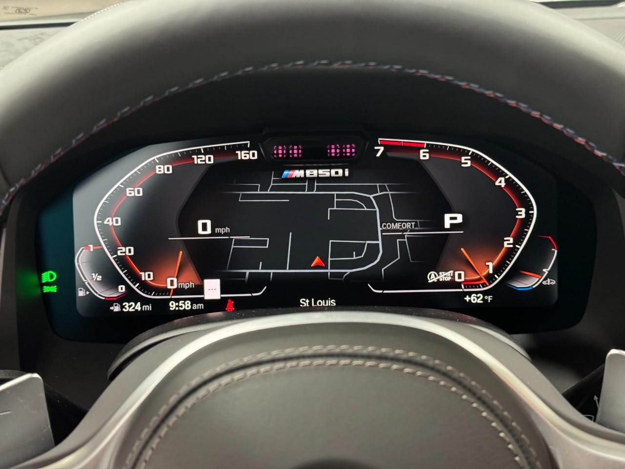 BMW 8 Series Vehicle Full-screen Gallery Image 35