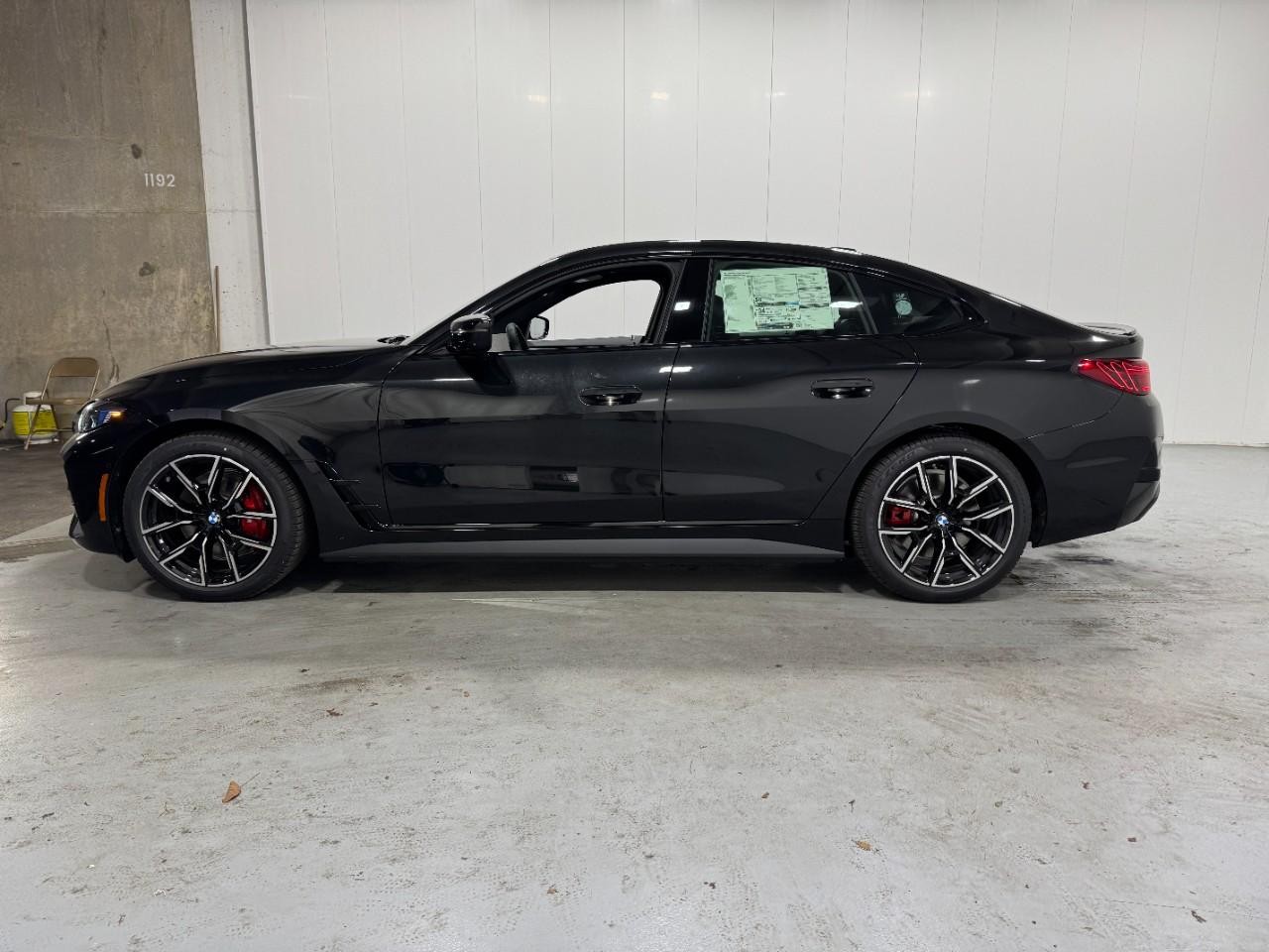 BMW i4 Vehicle Full-screen Gallery Image 2