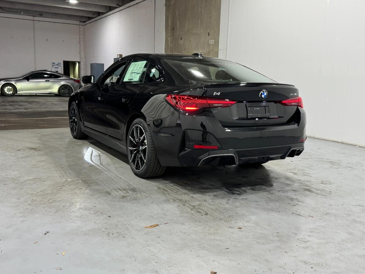 BMW i4 Vehicle Full-screen Gallery Image 3